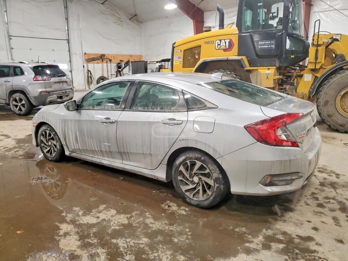 Honda Civic 2018 — photo 2