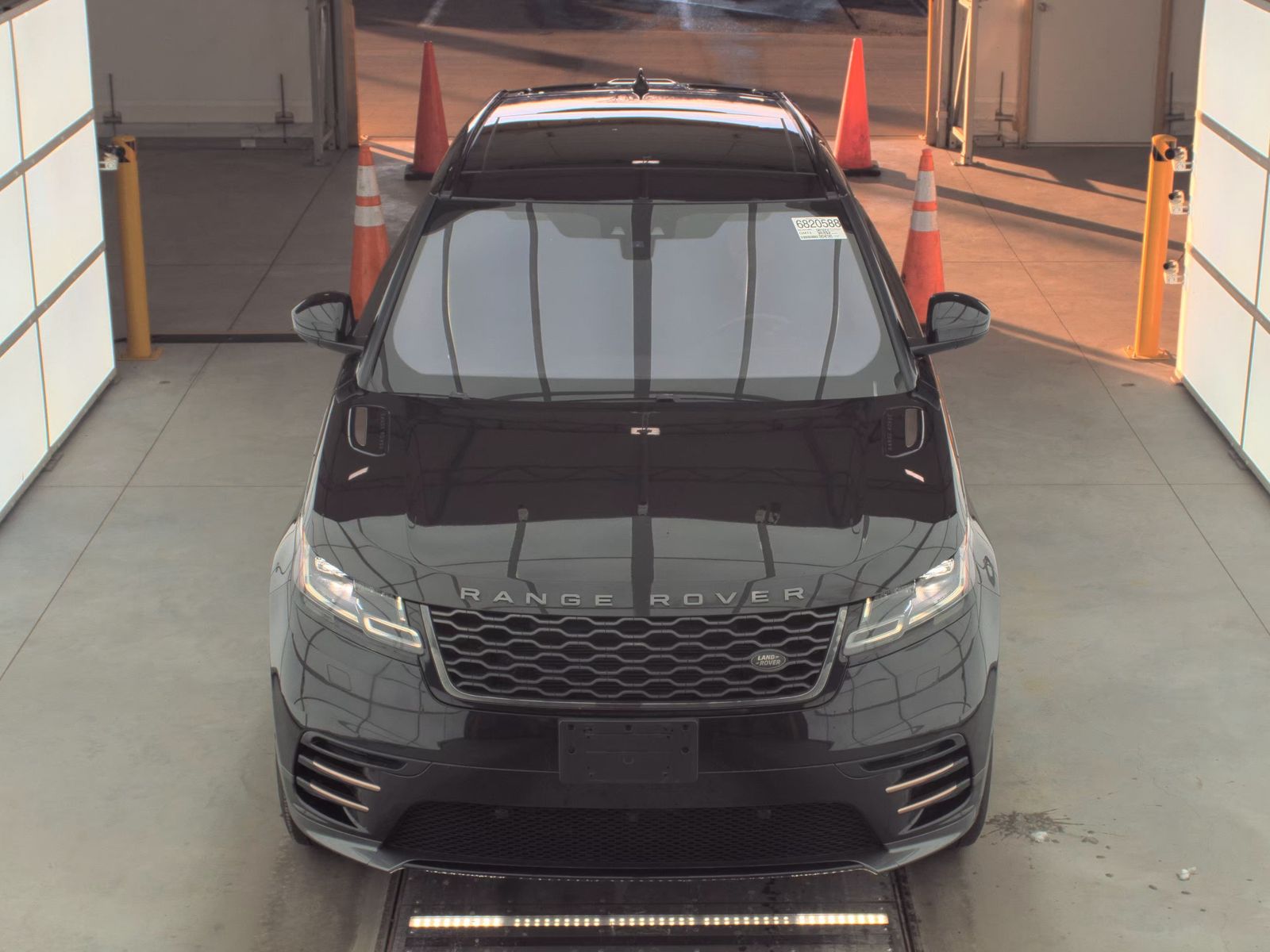 Land Rover Range Rover Velar 2019 — photo 2