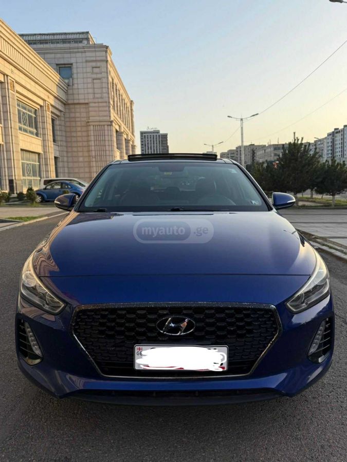 Hyundai Elantra GT 2018 — photo 2