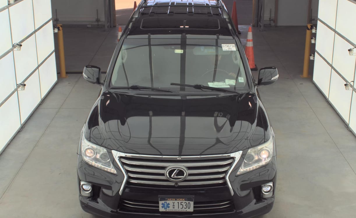 Lexus LX 570 2014 — photo 2