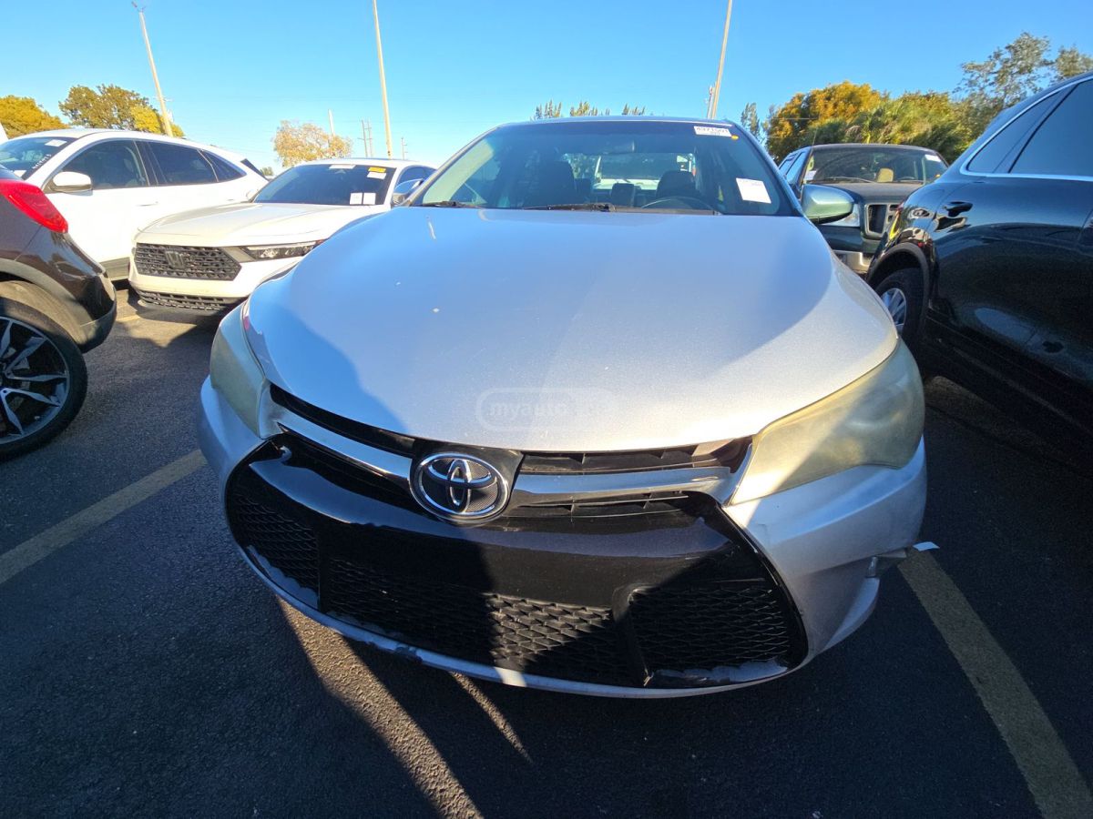 Toyota Camry 2016 — photo 2