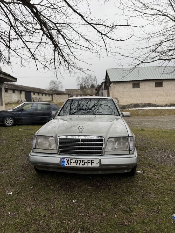 Mercedes-Benz E 220