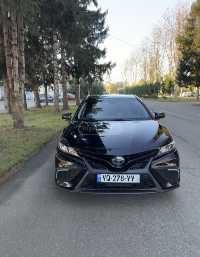 Toyota Camry 2022 — photo 2
