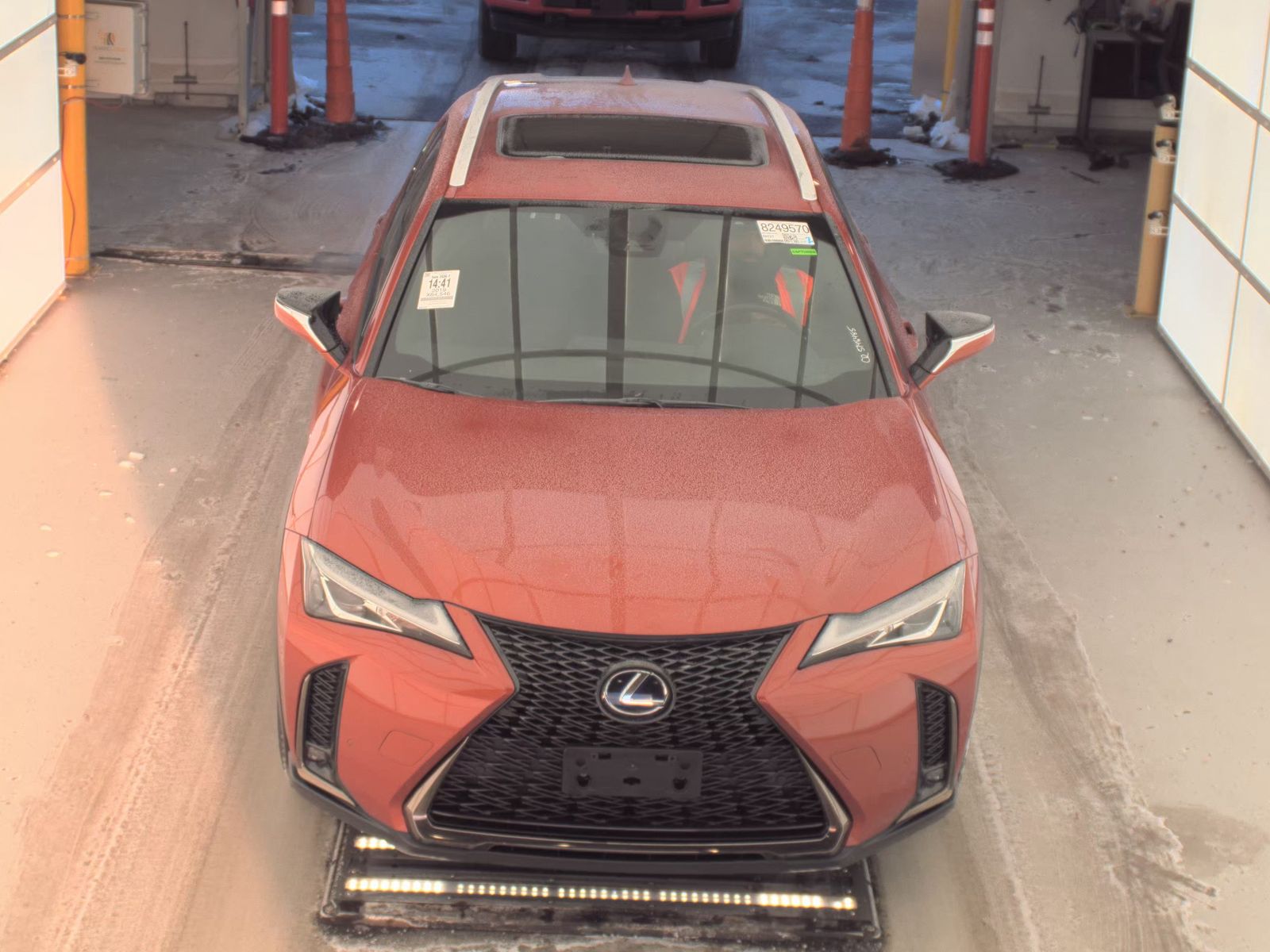 Lexus UX 250 h 2019 — photo 2