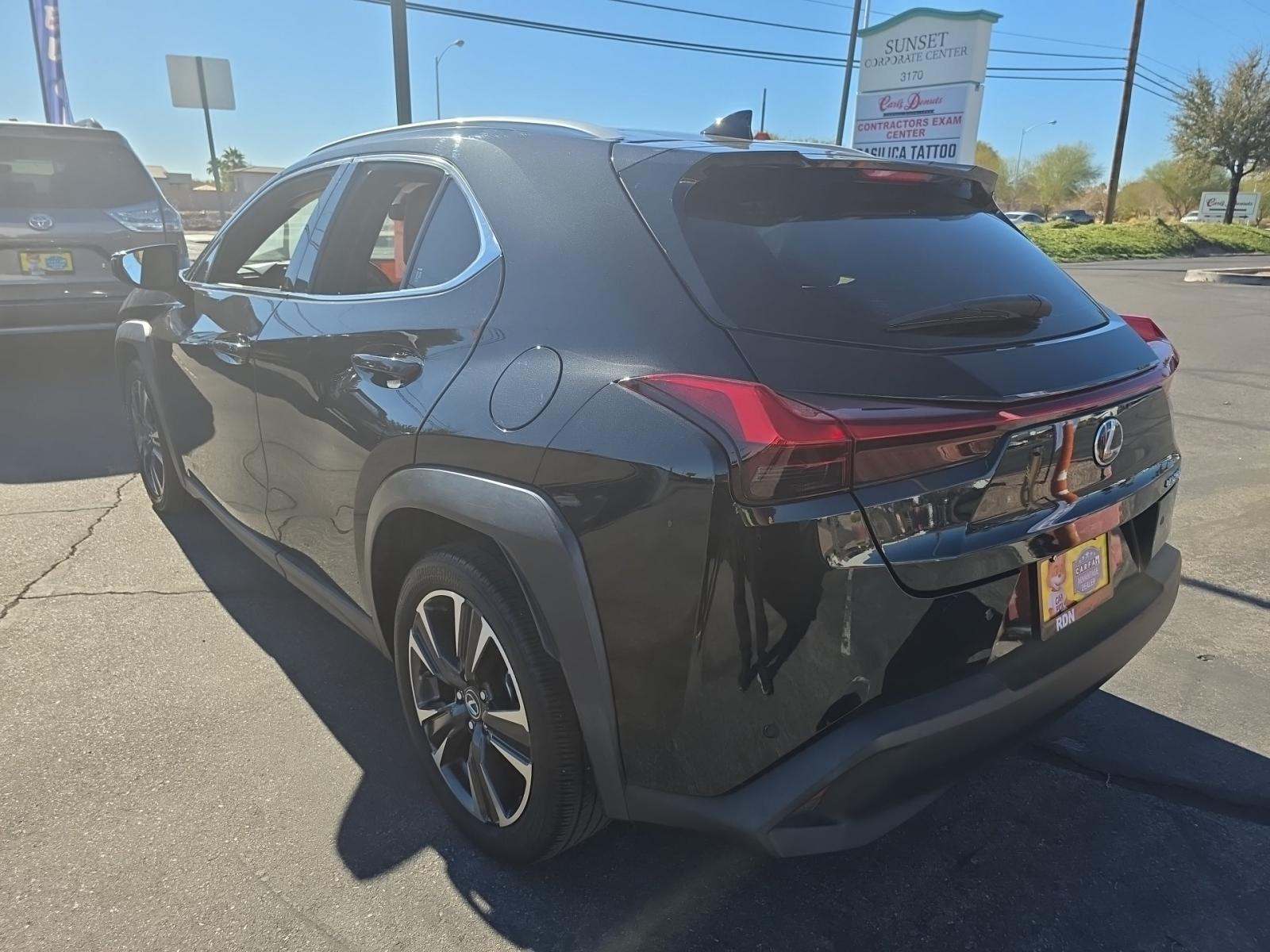 Lexus UX 200 2021 — photo 2