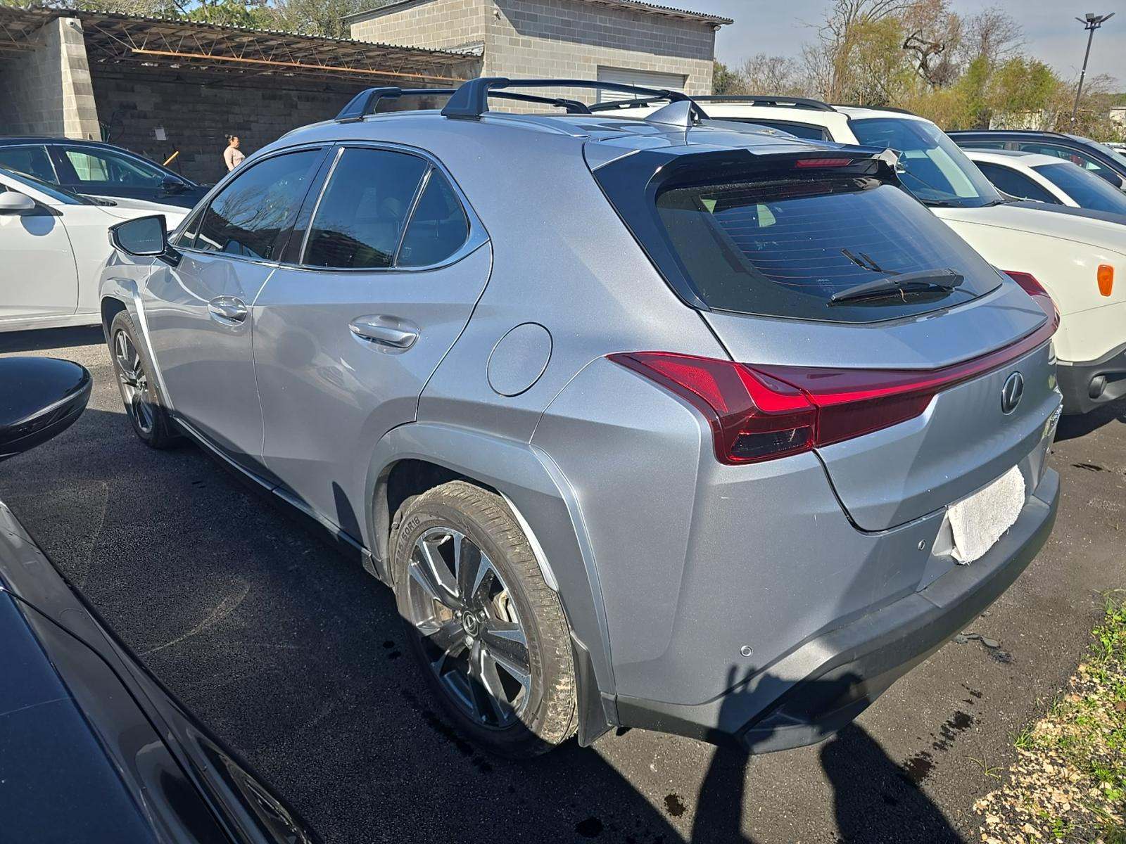 Lexus UX 250 h 2023 — photo 2