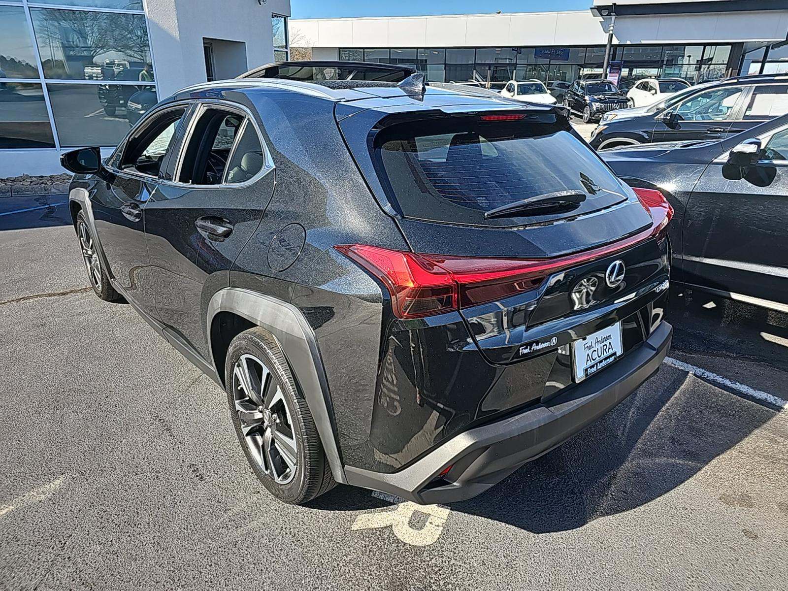 Lexus UX 200 2019 — photo 2
