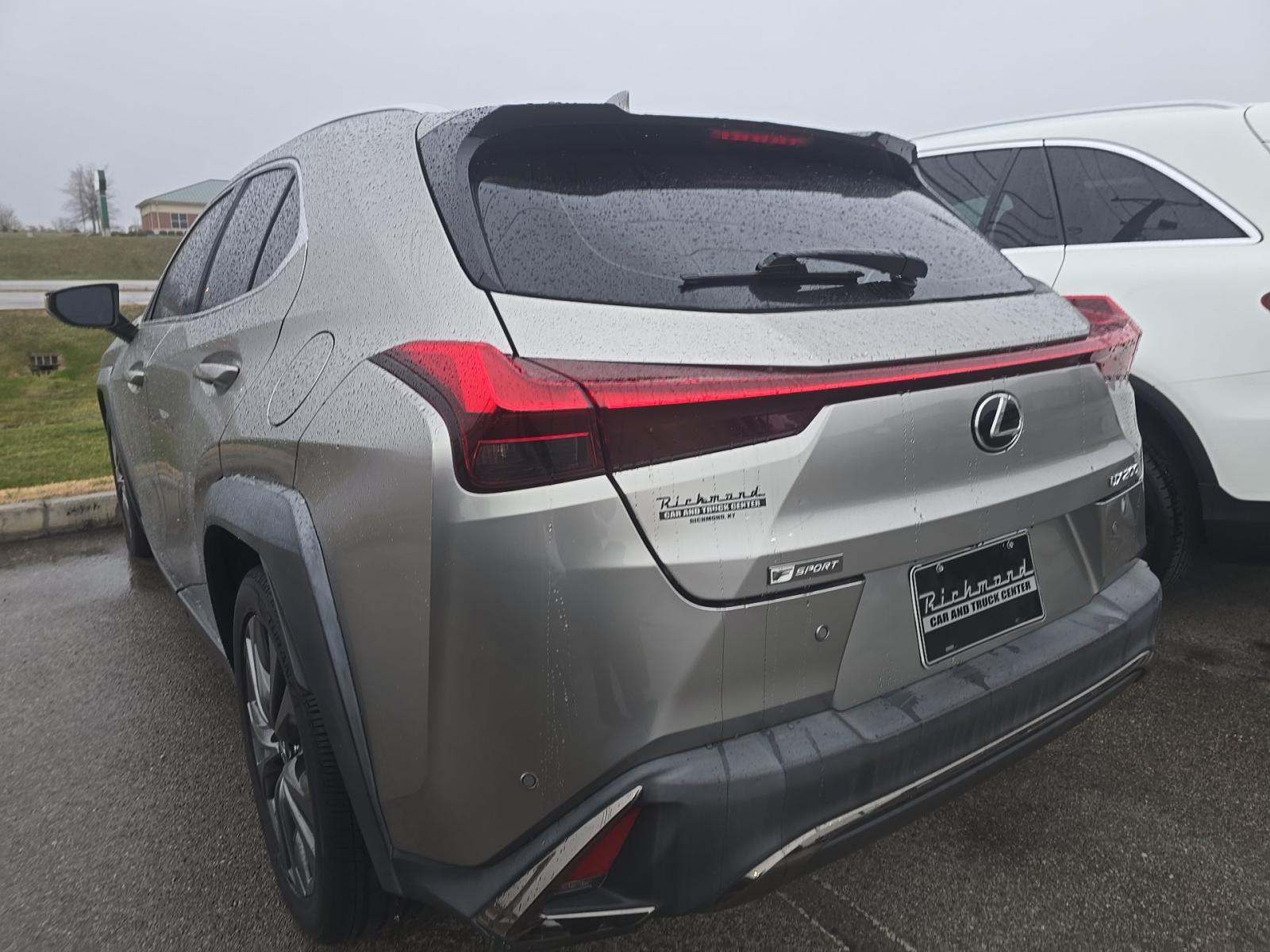Lexus UX 200 2019 — photo 2