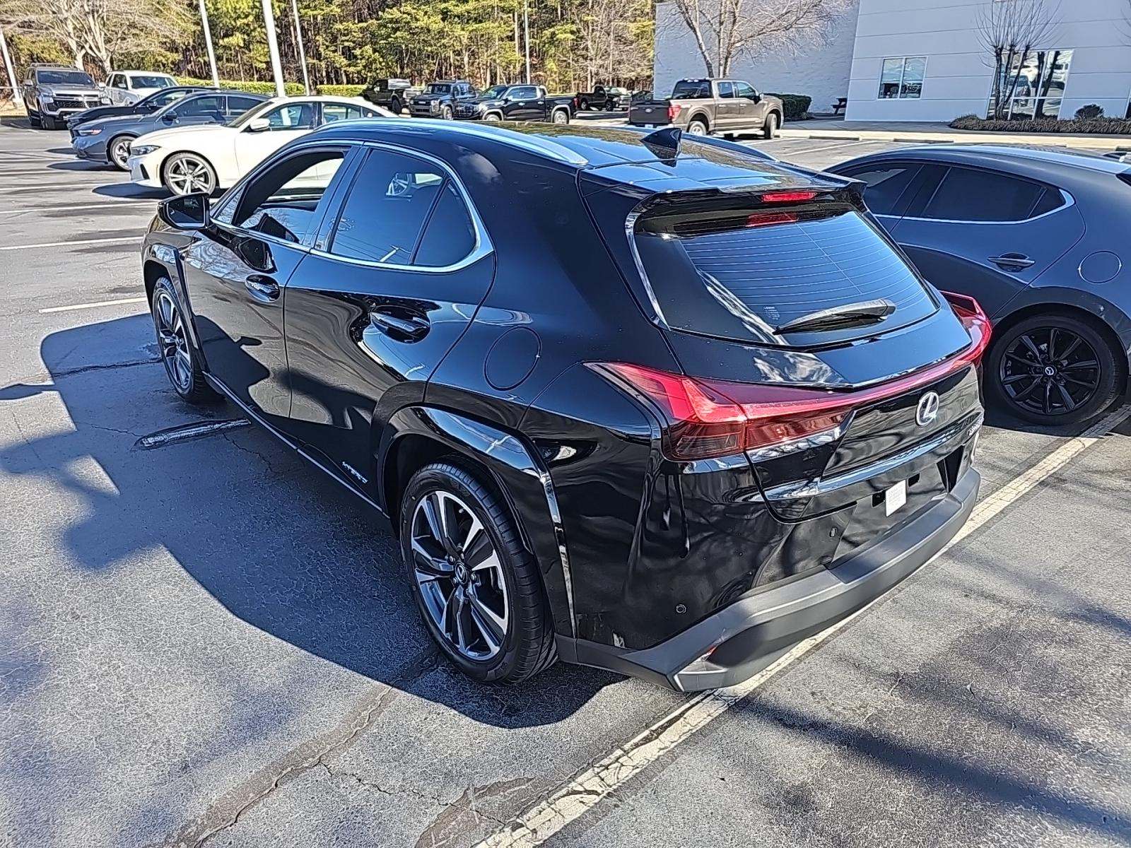 Lexus UX 250 h 2022 — photo 2