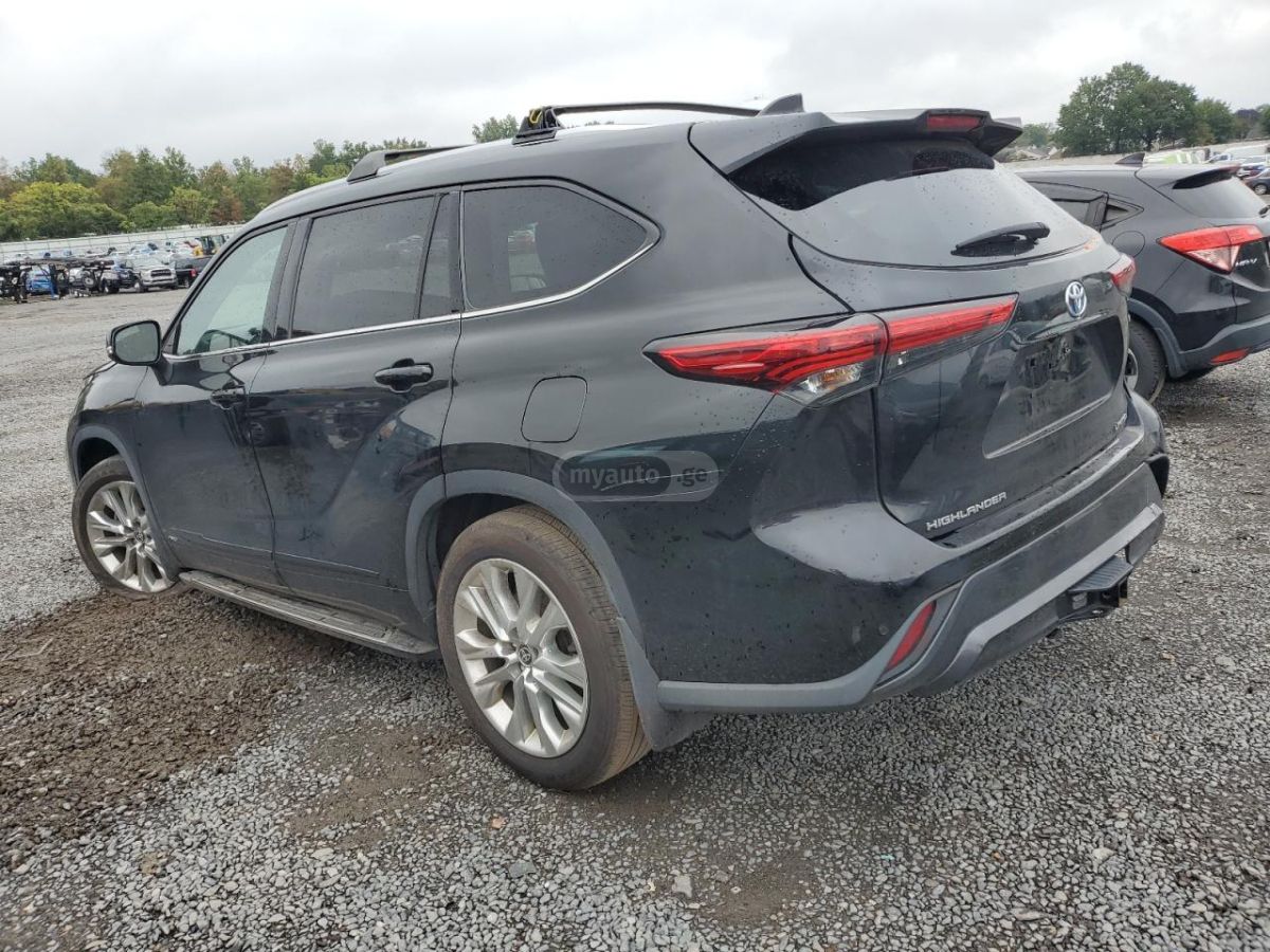 Toyota Highlander 2022 — photo 2