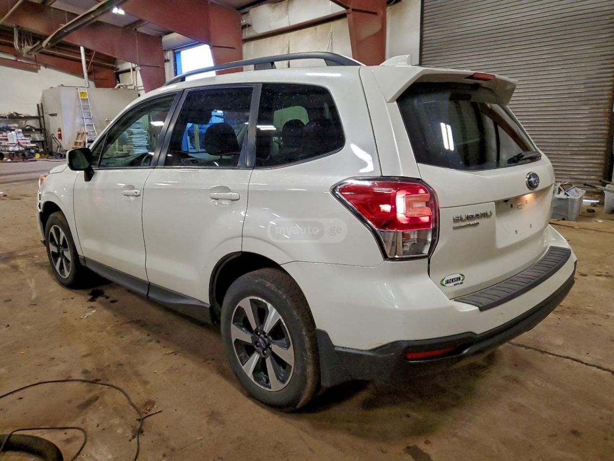Subaru Forester 2017 — photo 2
