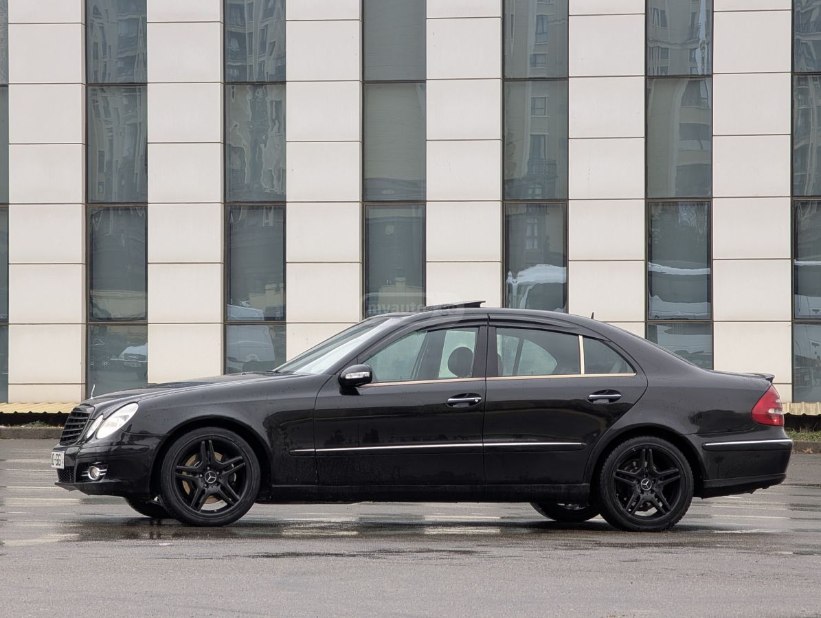 Mercedes-Benz E 500 2004 — photo 2