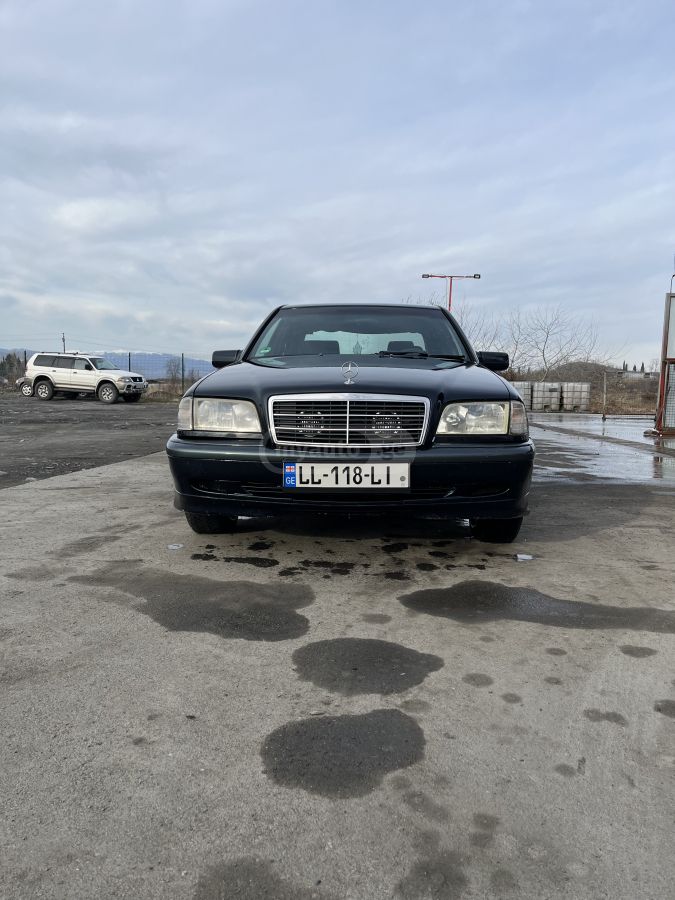 Mercedes-Benz C 180