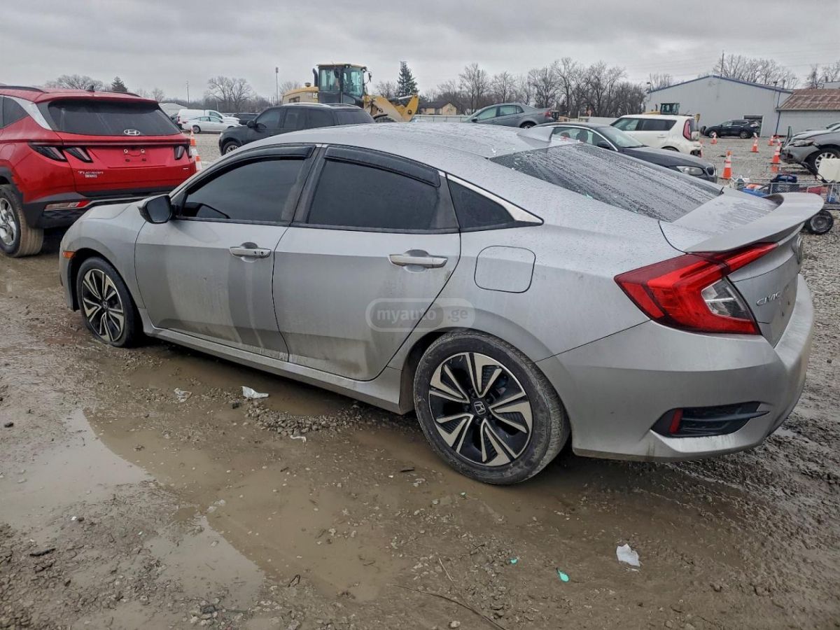 Honda Civic 2018 — photo 2
