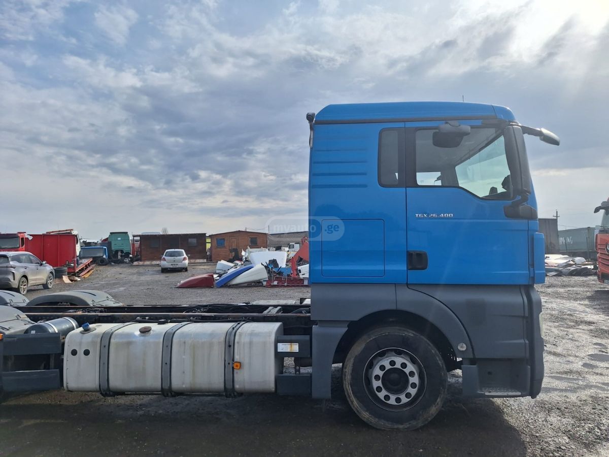 Isuzu TGX 2013 — photo 2