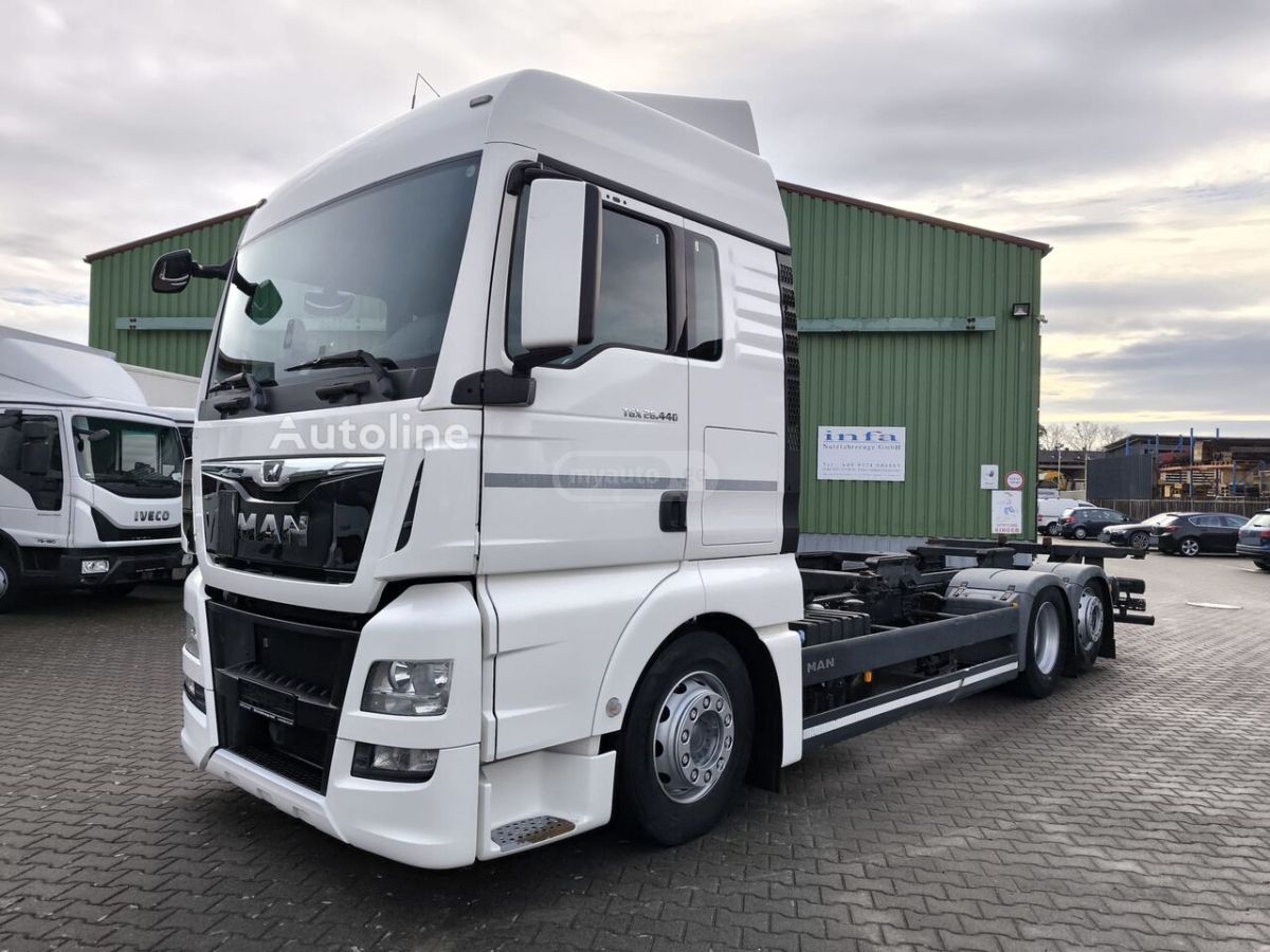 Isuzu TGX 2016 — photo 2