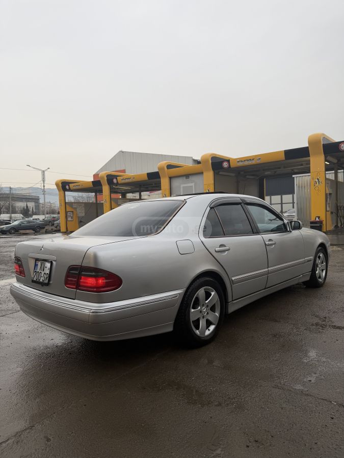 Mercedes-Benz E 320 2000 — photo 2