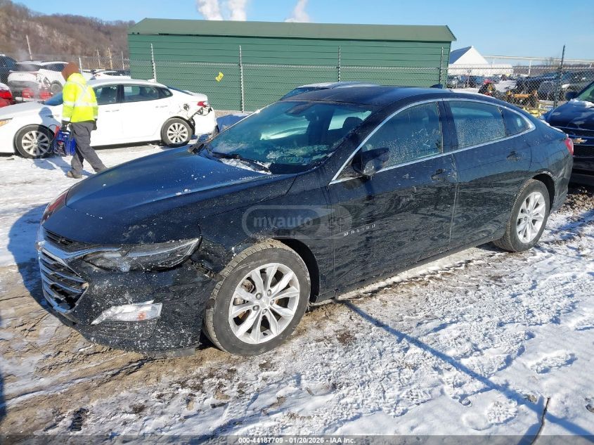 Chevrolet Malibu 2021 — photo 2