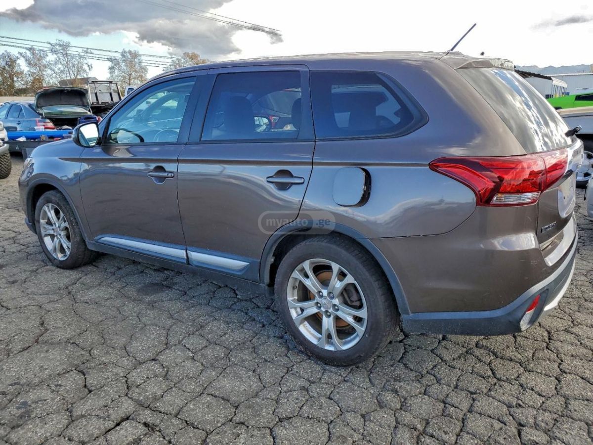 Mitsubishi Outlander 2016 — photo 2
