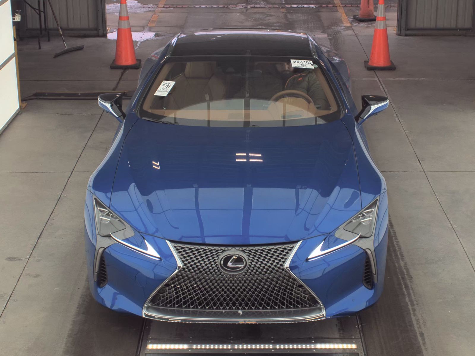 Lexus LC 500 2026 — photo 2