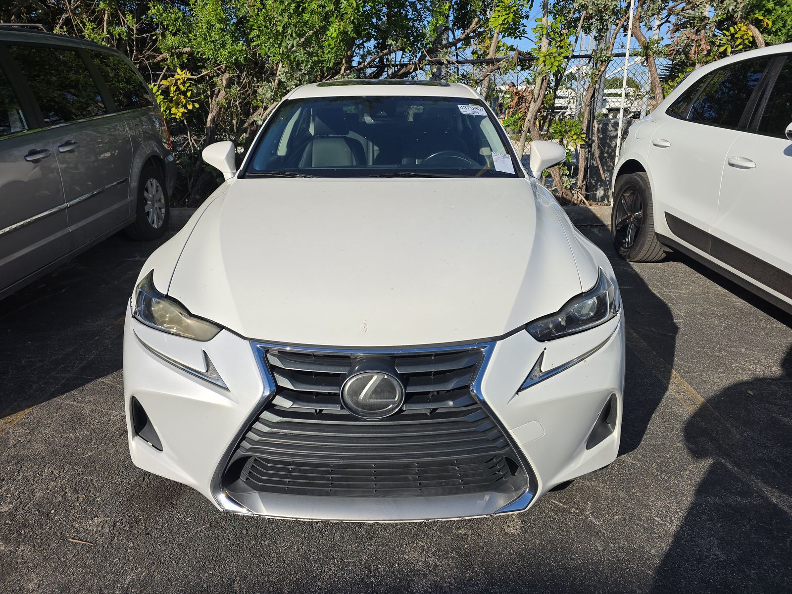 Lexus IS 300 2018 — photo 2