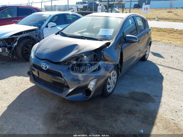 Toyota Prius C 2015 — photo 2