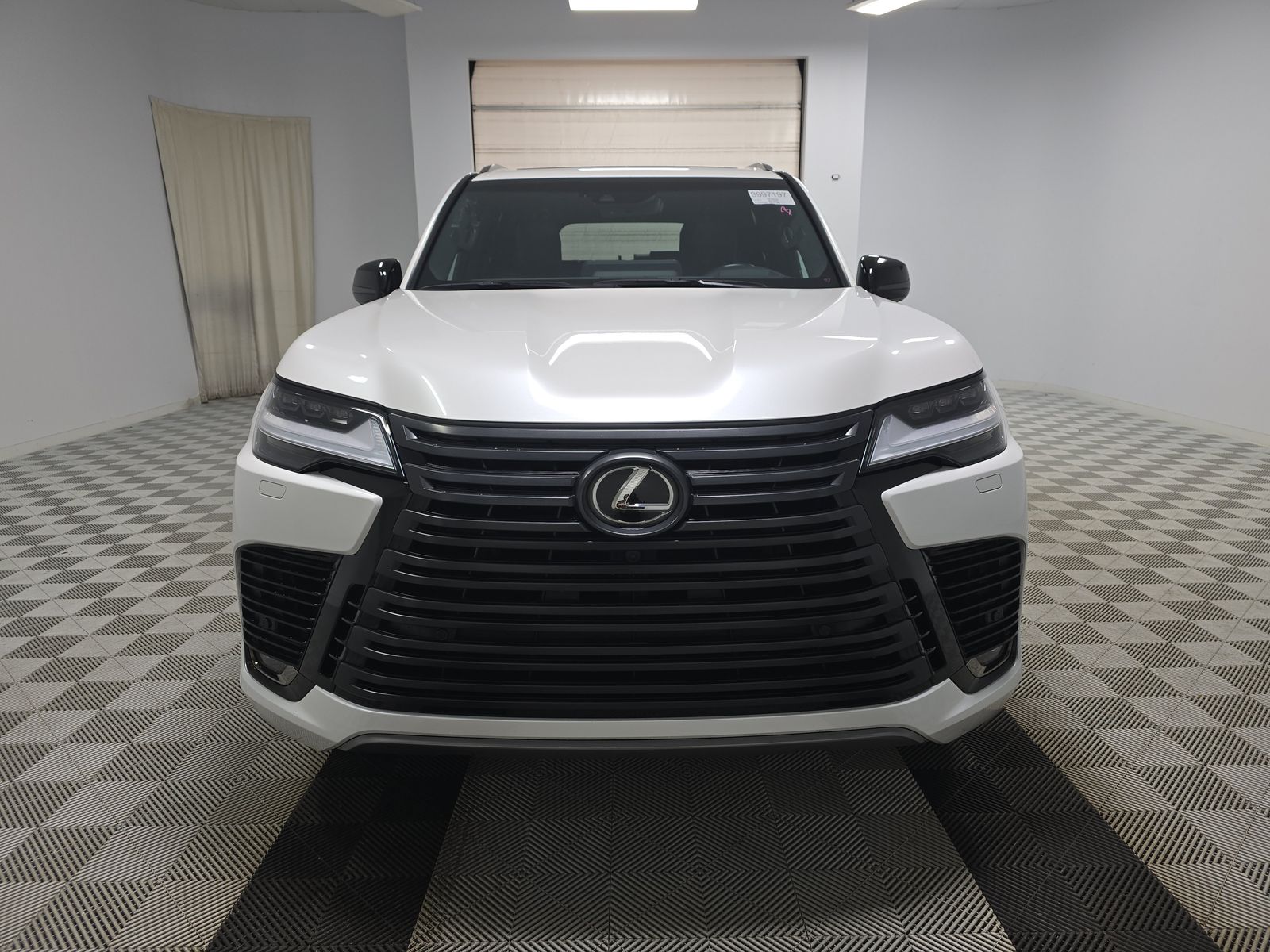 Lexus LX 600 2024 — photo 2