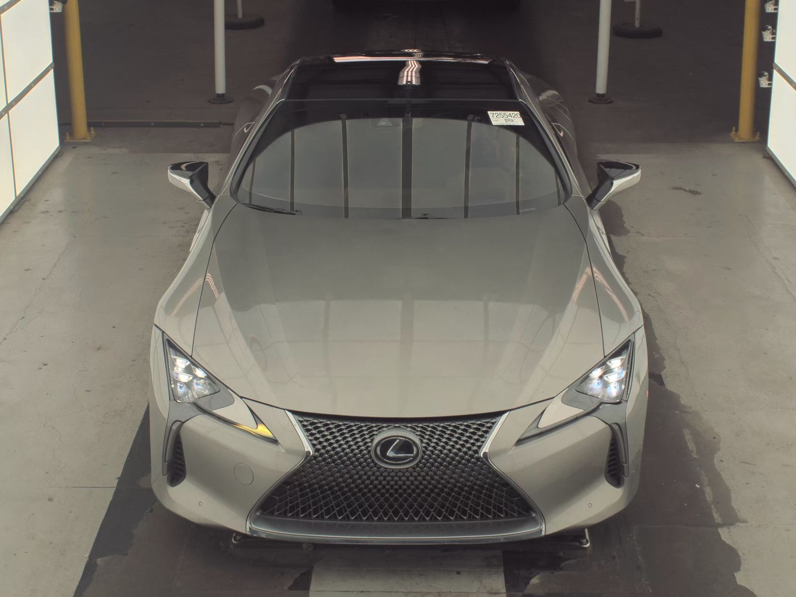 Lexus LC 500 2018 — photo 2