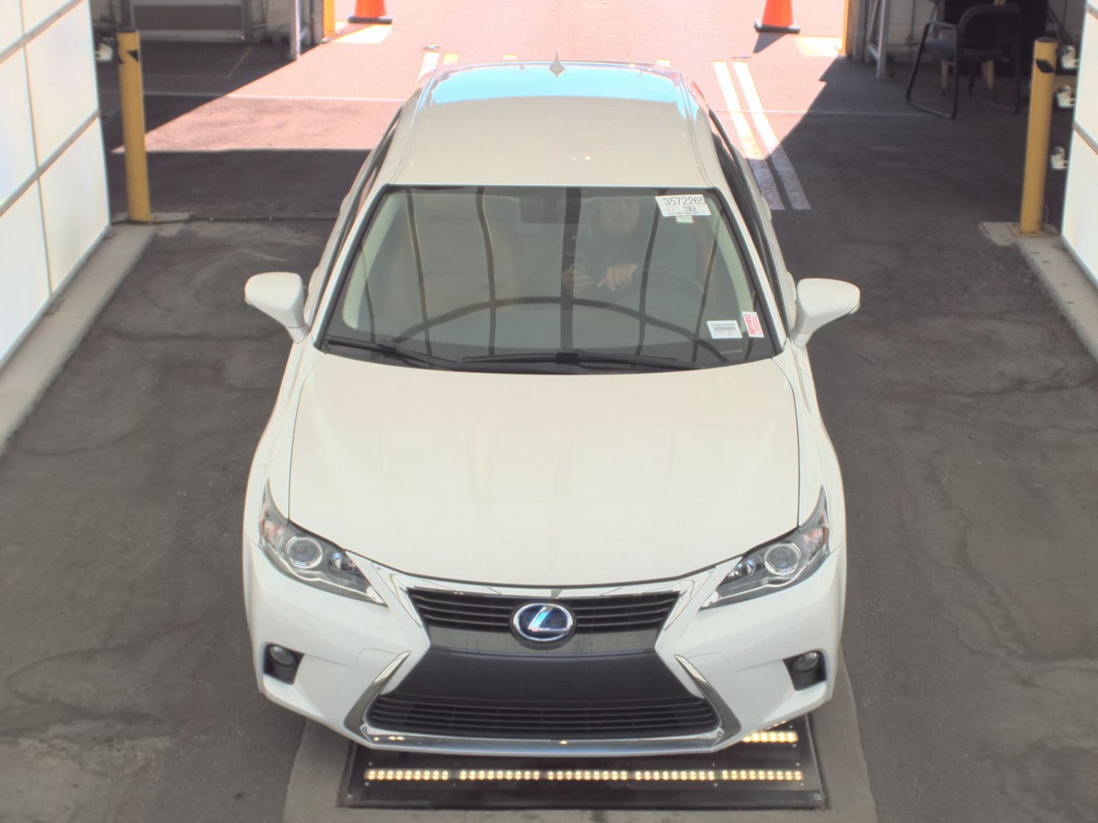 Lexus CT 200 h 2016 — photo 2