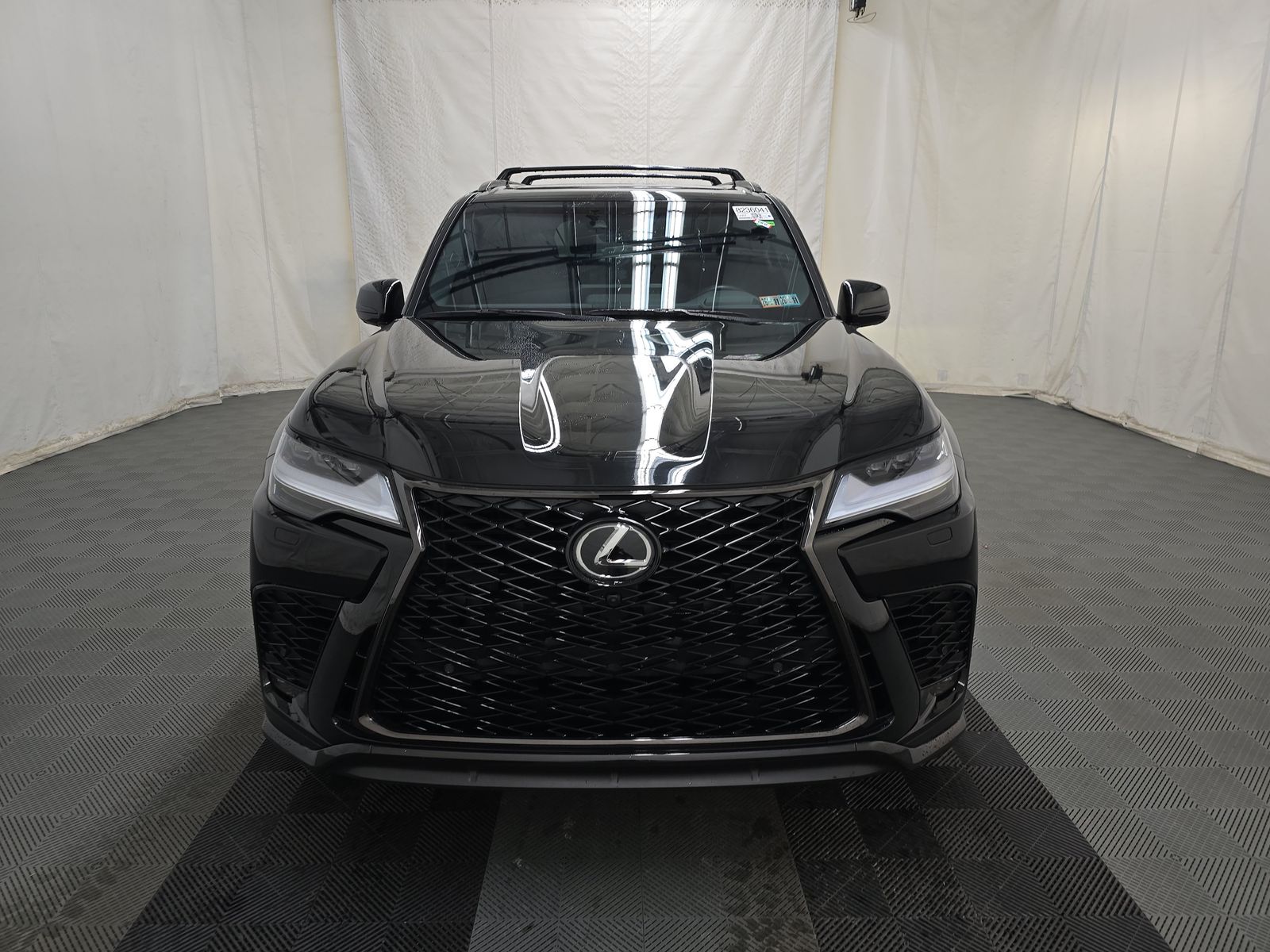 Lexus LX 600 2024 — photo 2
