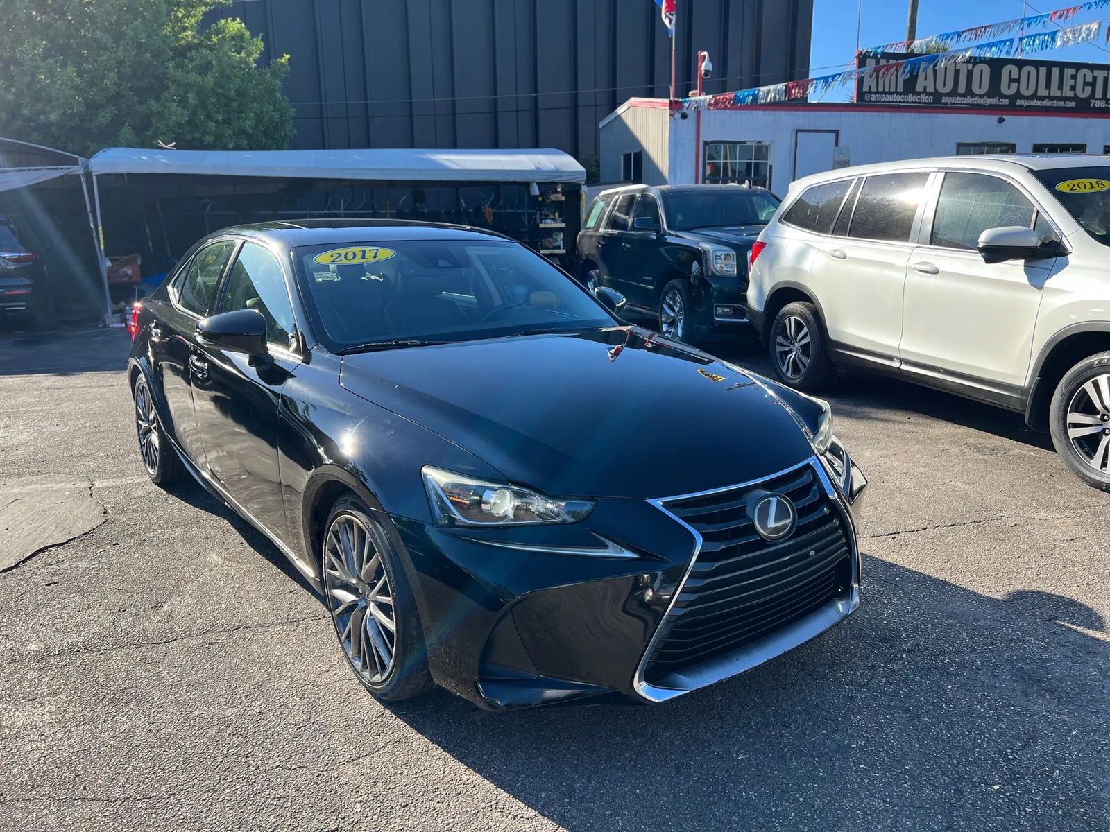 Lexus IS 200 2017 — photo 2