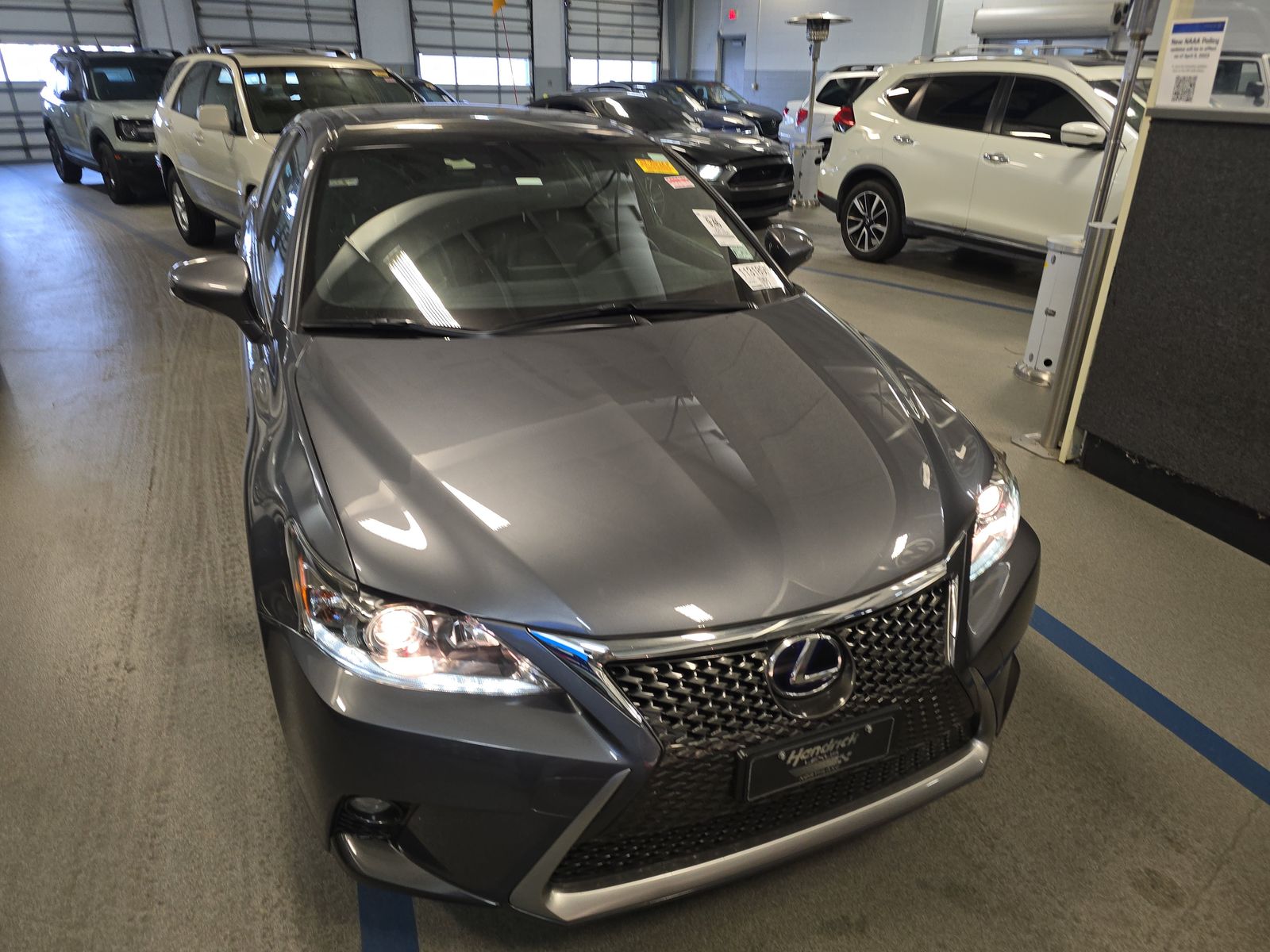 Lexus CT 200 h 2015 — photo 2