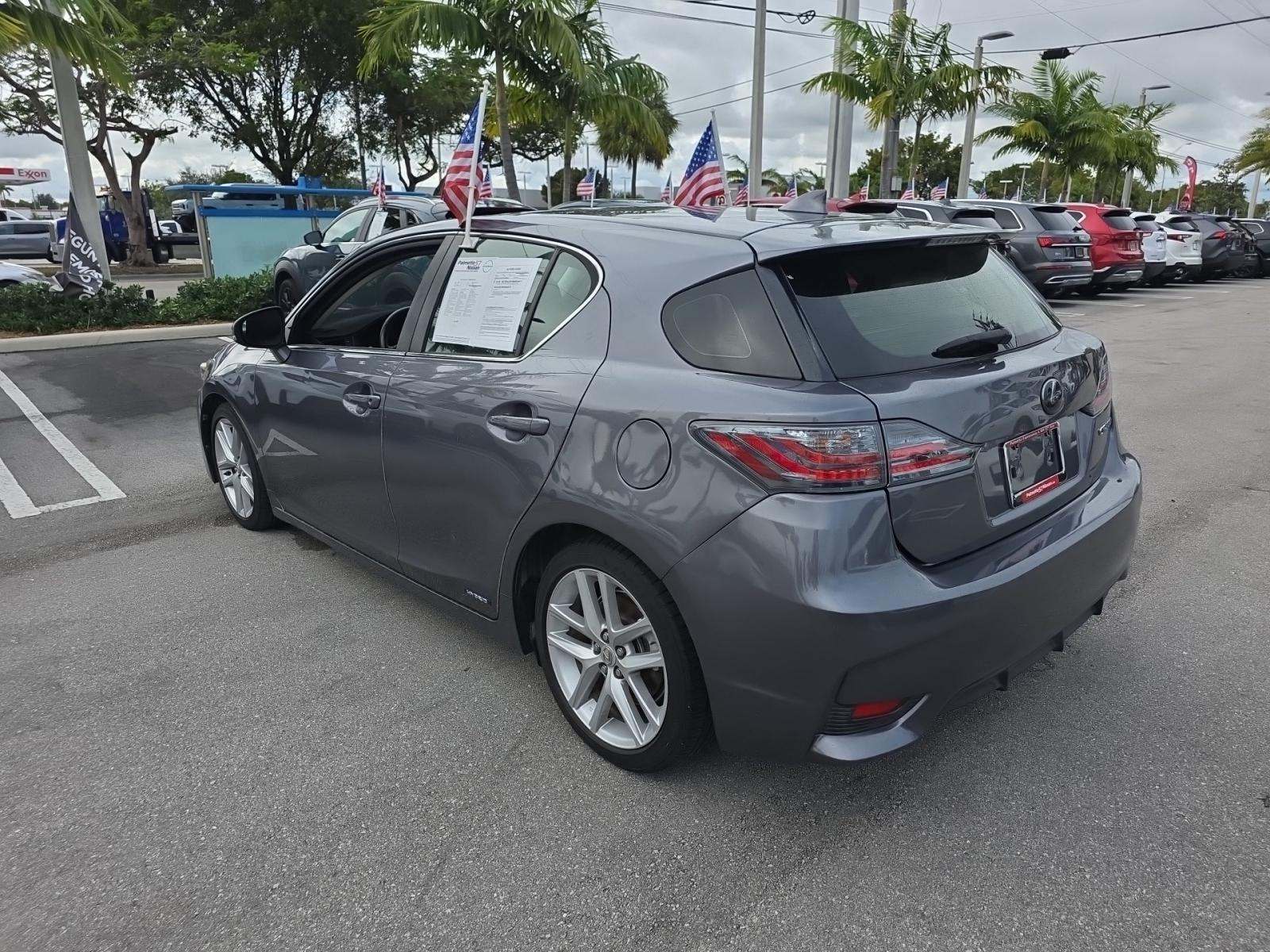Lexus CT 200 h 2014 — photo 2