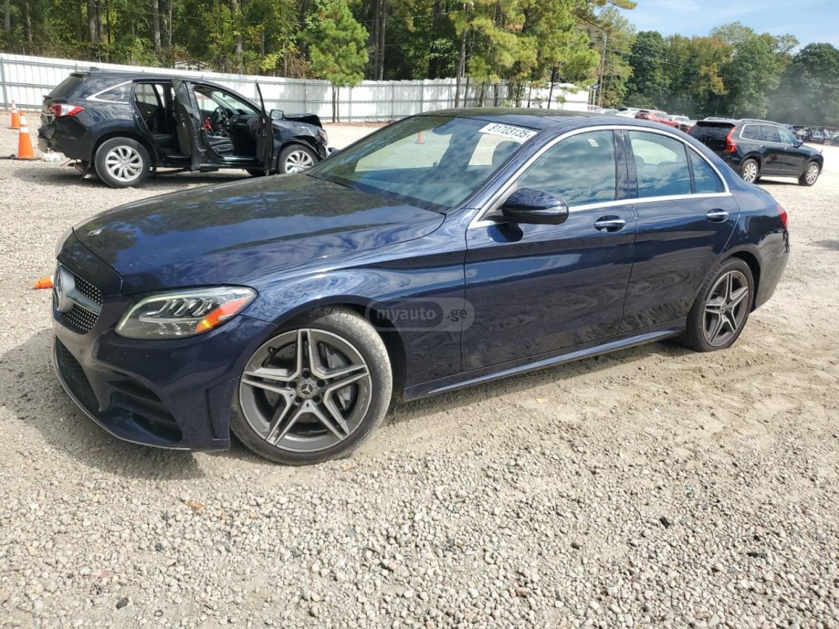 Mercedes-Benz C 300 2020 — photo 2