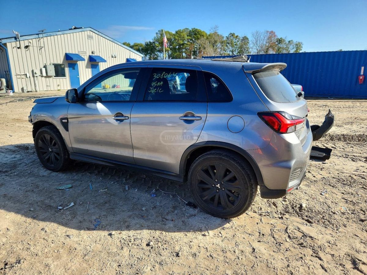 Mitsubishi Outlander 2021 — photo 2