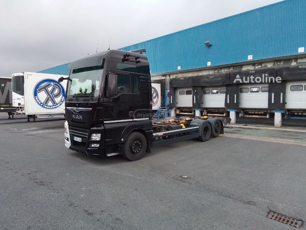 Isuzu TGX 2018 — photo 2