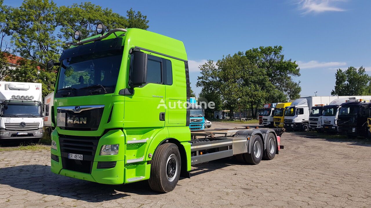 Isuzu TGX