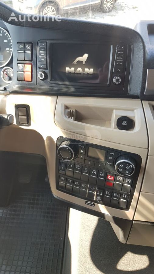 Isuzu TGX 2018 — photo 2