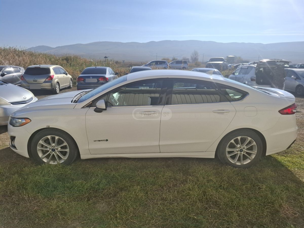 Ford Fusion 2018 — photo 2