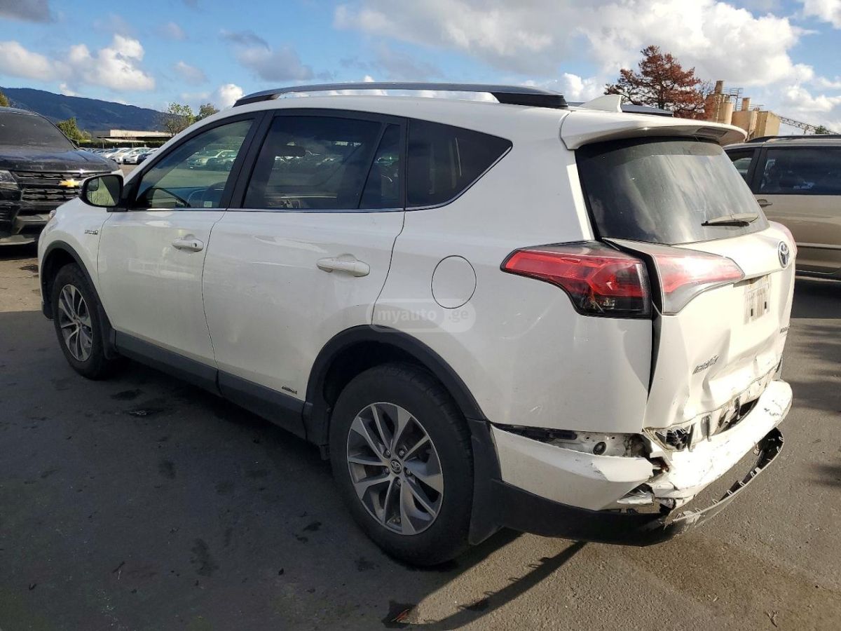 Toyota RAV4 2018 — photo 2
