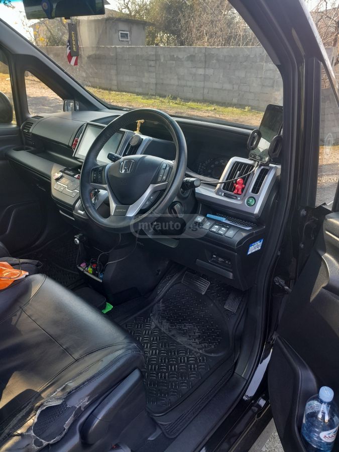 Honda Step Wagon 2014 — photo 2