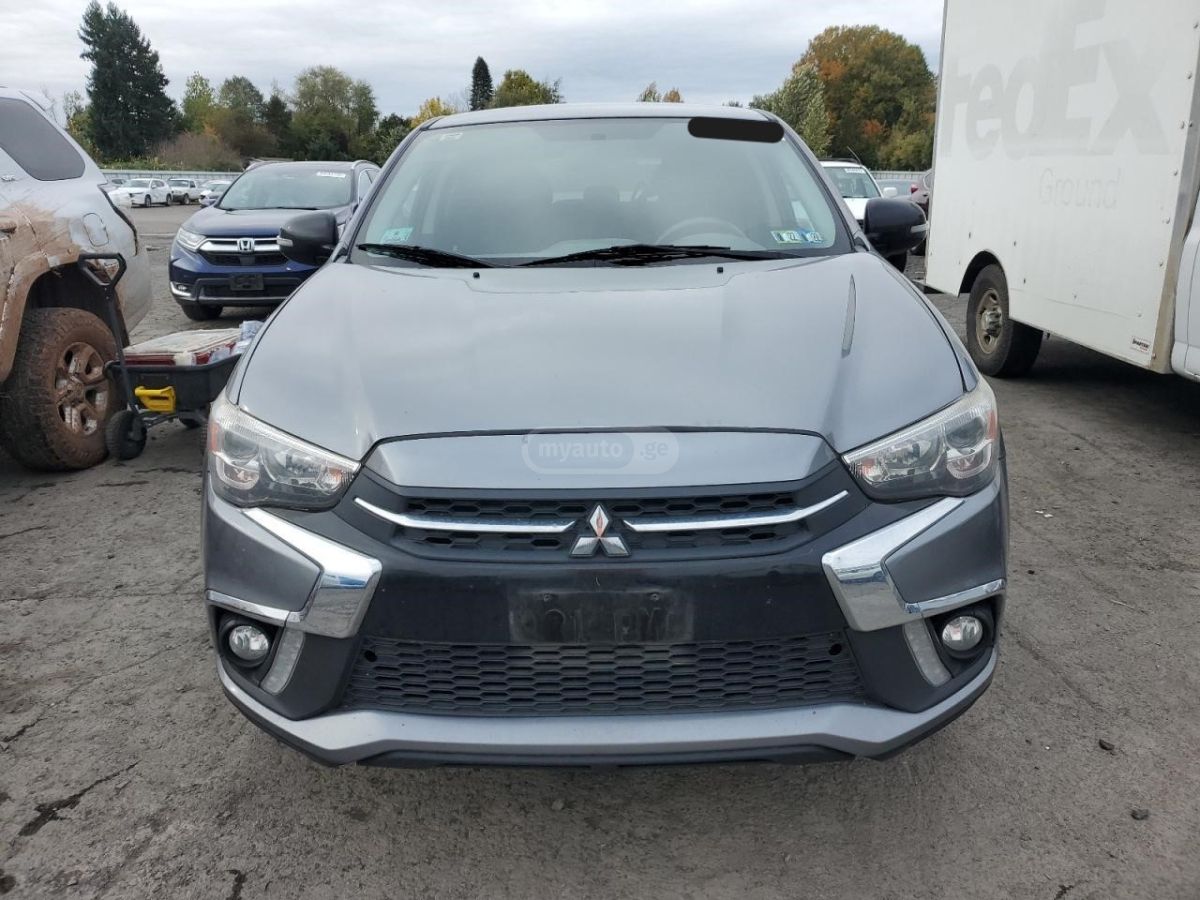 Mitsubishi Outlander 2018 — photo 2