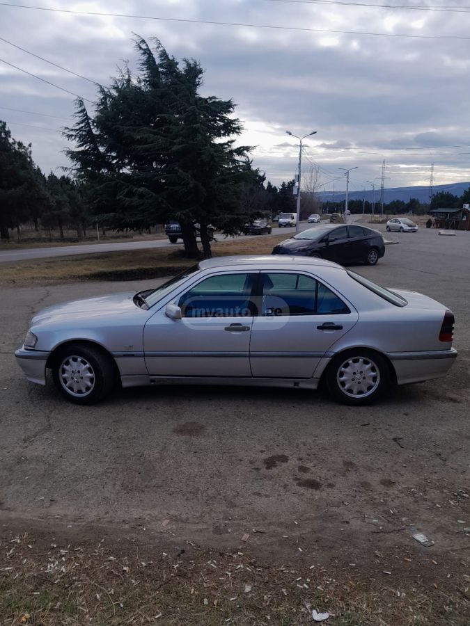 Mercedes-Benz C 240 1997 — photo 2