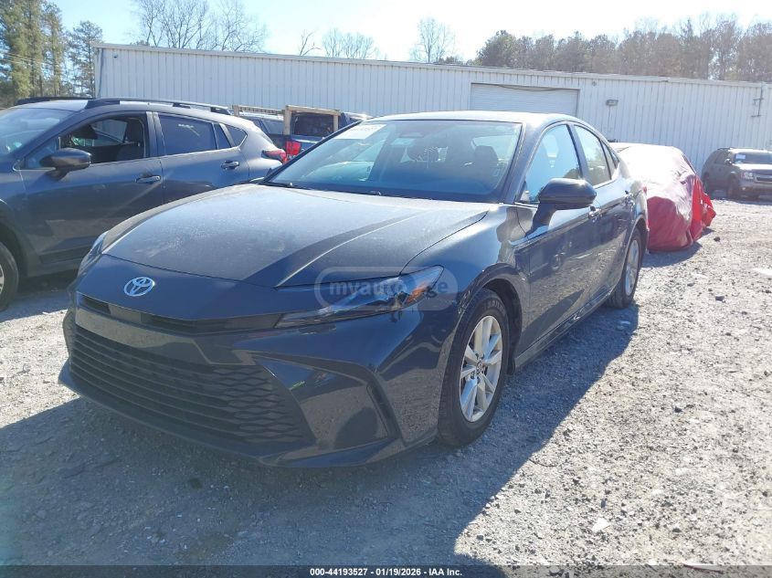 Toyota Camry 2025 — photo 2