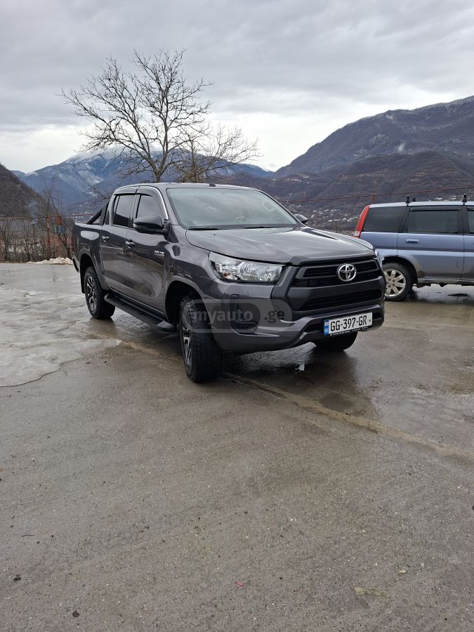 Toyota Hilux 2023 — photo 2