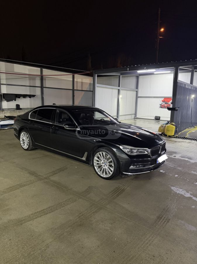BMW 750 2016 — photo 2