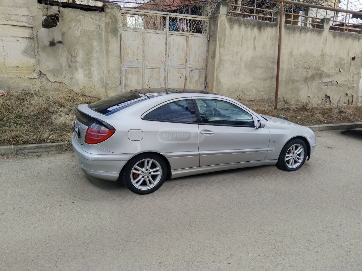 Mercedes-Benz C 230