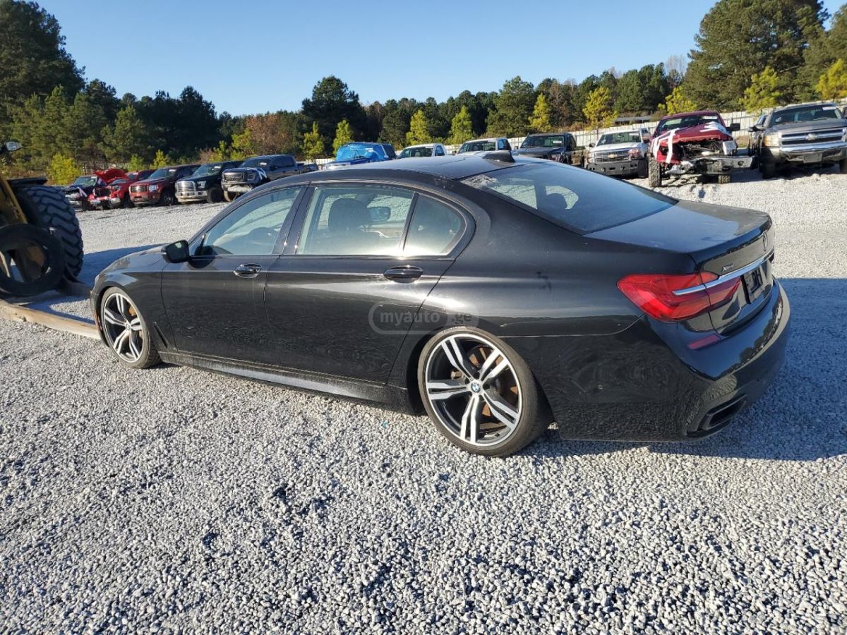 BMW 750 2016 — photo 2