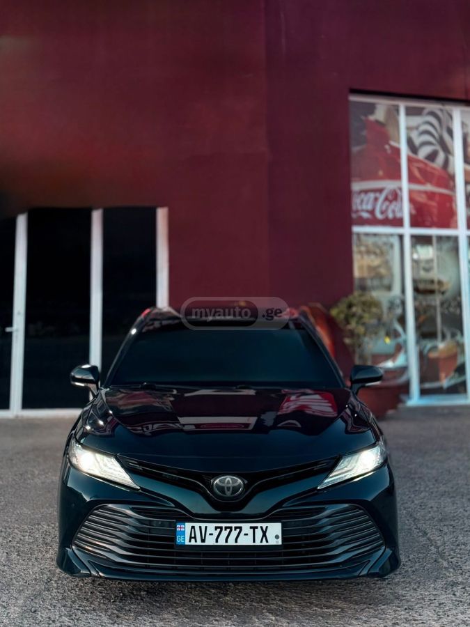 Toyota Camry 2018 — photo 2