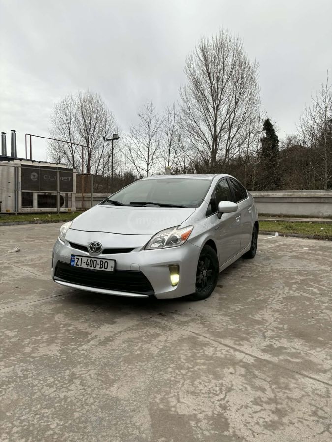 Toyota Prius 2013 — photo 2